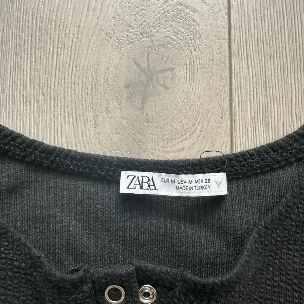 Zara Black Ribbed Cropped Tank with Grommet Detail - Picture 3 of 3